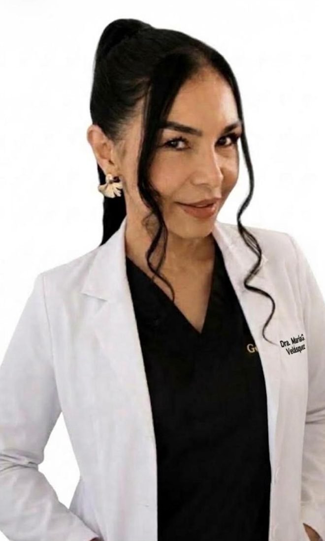 La Dra. María G. Velásquez con su bata blanca